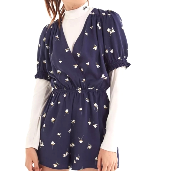 Urban Outfitters Floral Surplice Smocked-Sleeve Romper. - Picture 3 of 14